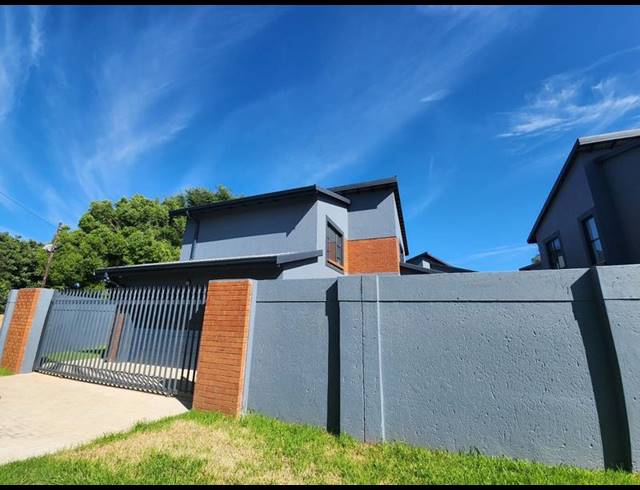 3 BEDROOM HOUSE FOR SALE IN GREENHILLS